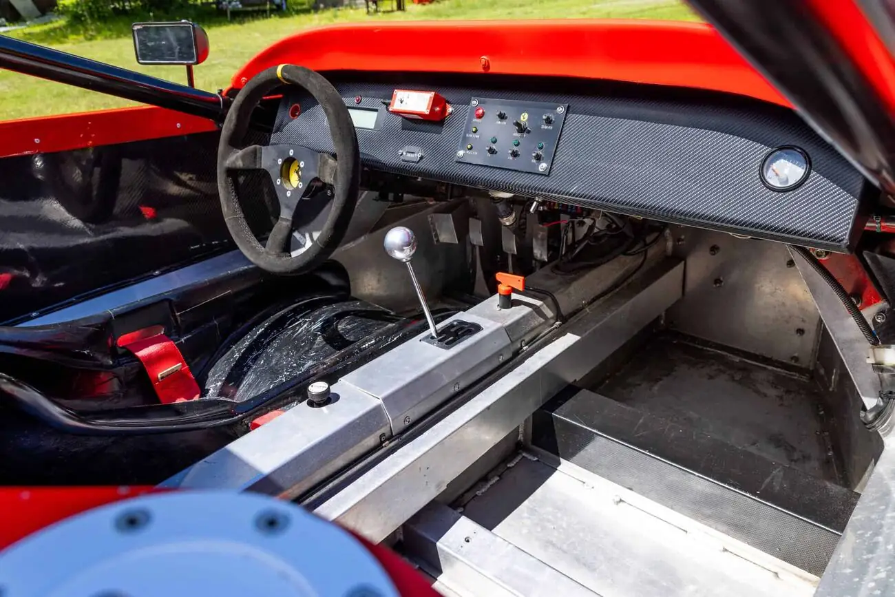 Driving position of the Nogaro MR400, switchgear